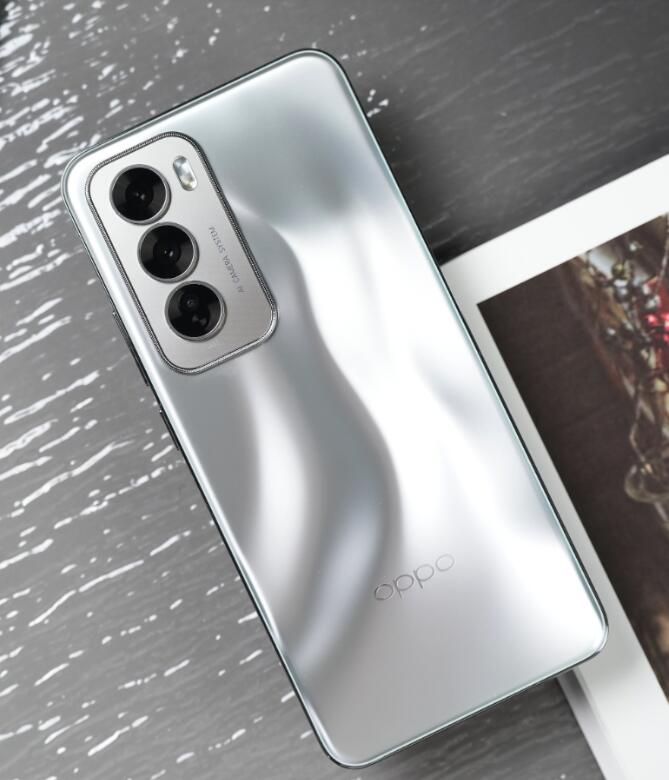 OPPO Reno12