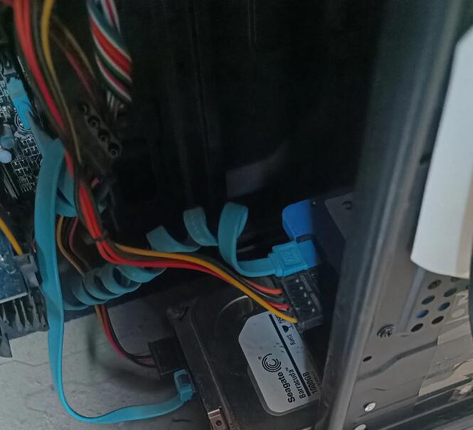家里的台式电脑
