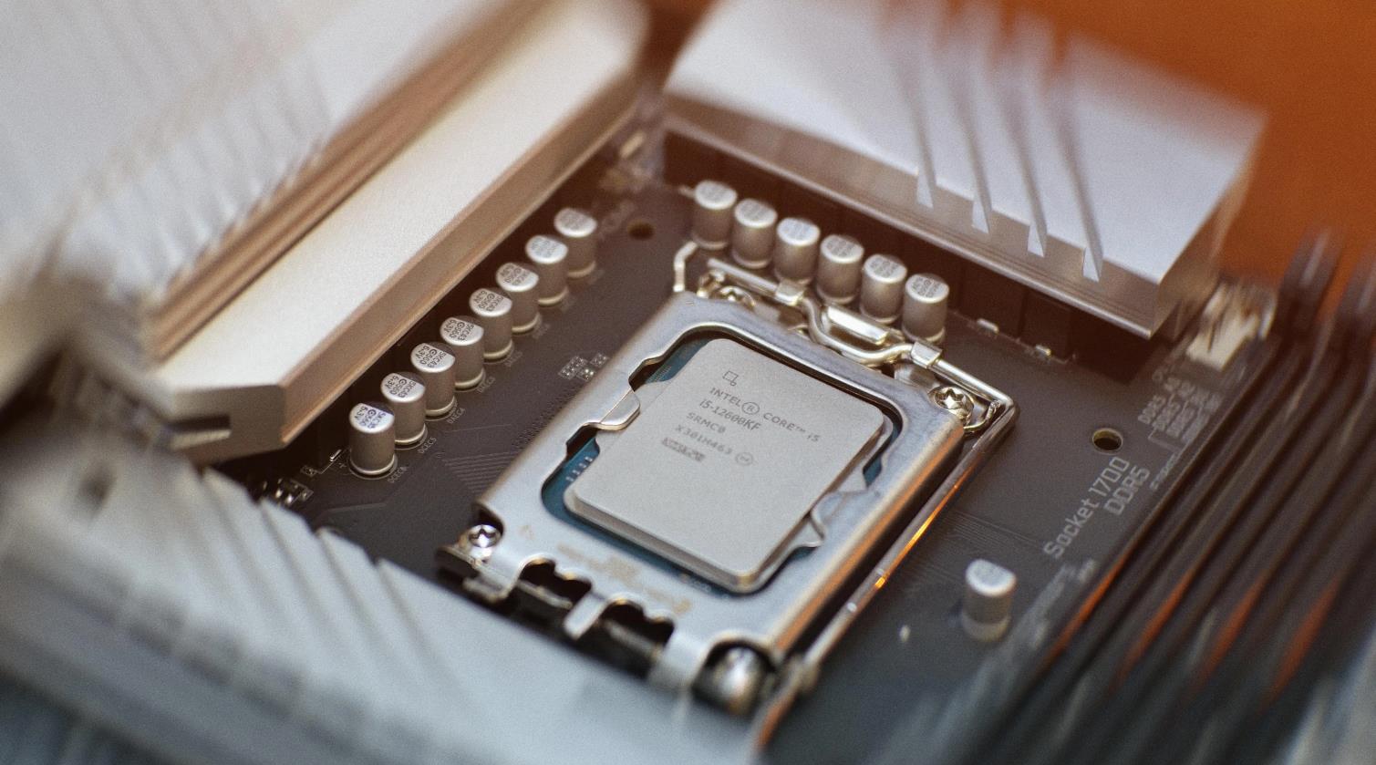 CPU